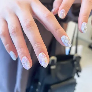 白系のアートネイル