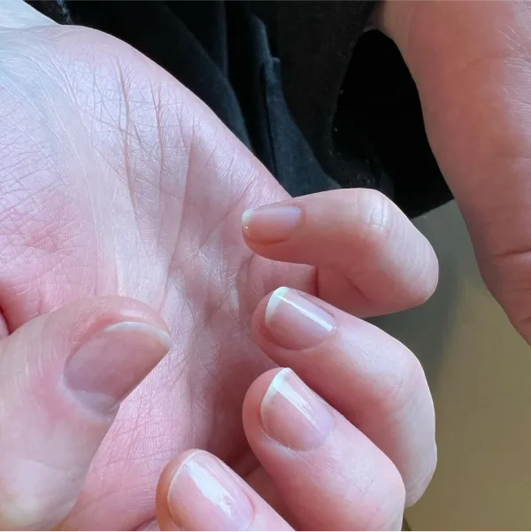 清潔に整えられた爪